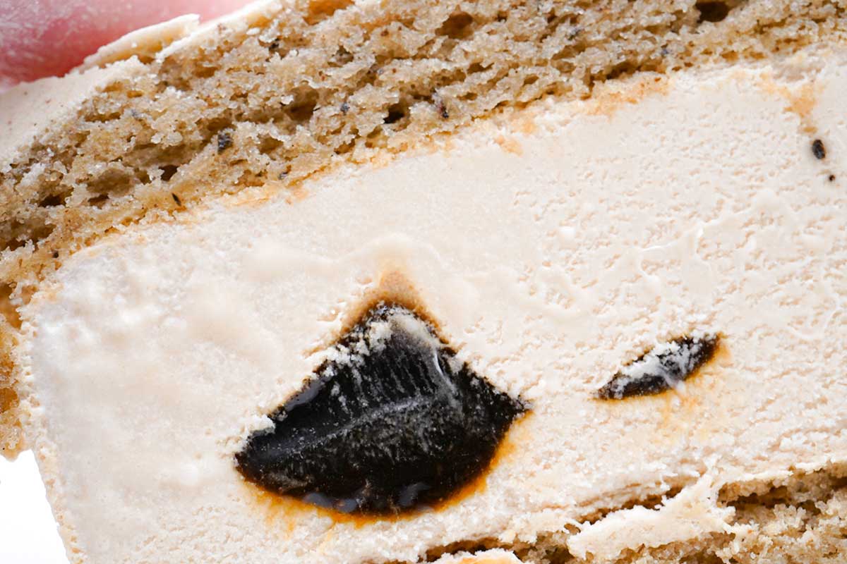 セブンイレブン７プレミアム　マカロンアイス　ほうじ茶ラテ