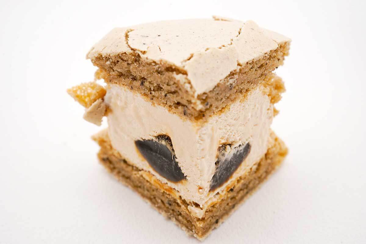 セブンイレブン７プレミアム　マカロンアイス　ほうじ茶ラテ