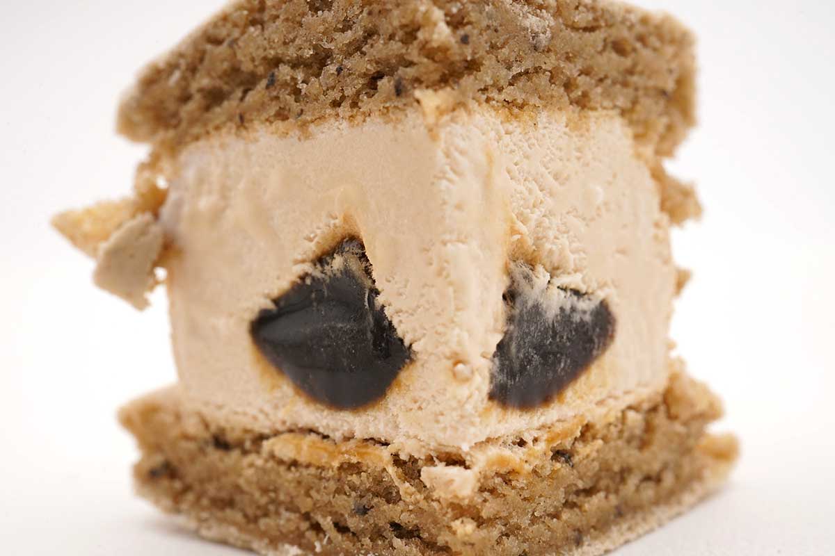 セブンイレブン７プレミアム　マカロンアイス　ほうじ茶ラテ