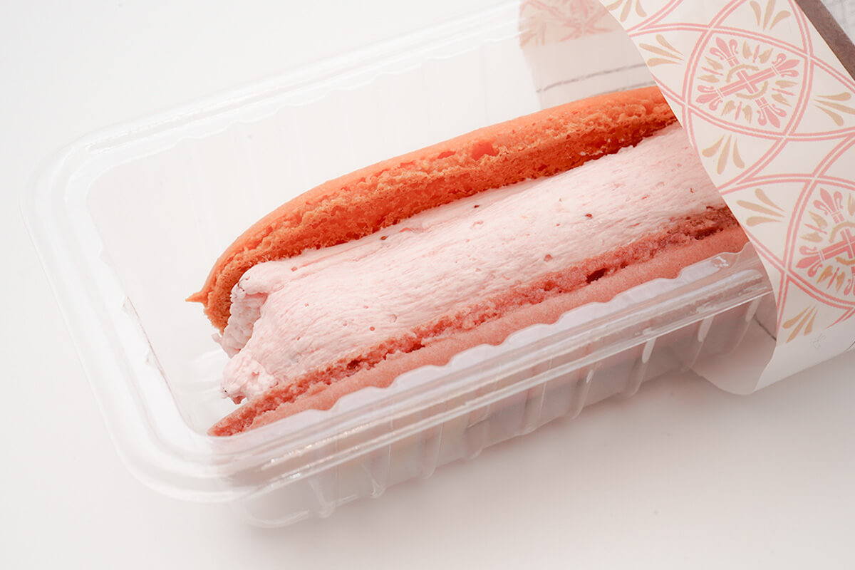 ファミリーマート「ピエール・エルメ アンソロジー監修 マカロンサンド イチゴ&バニラ」