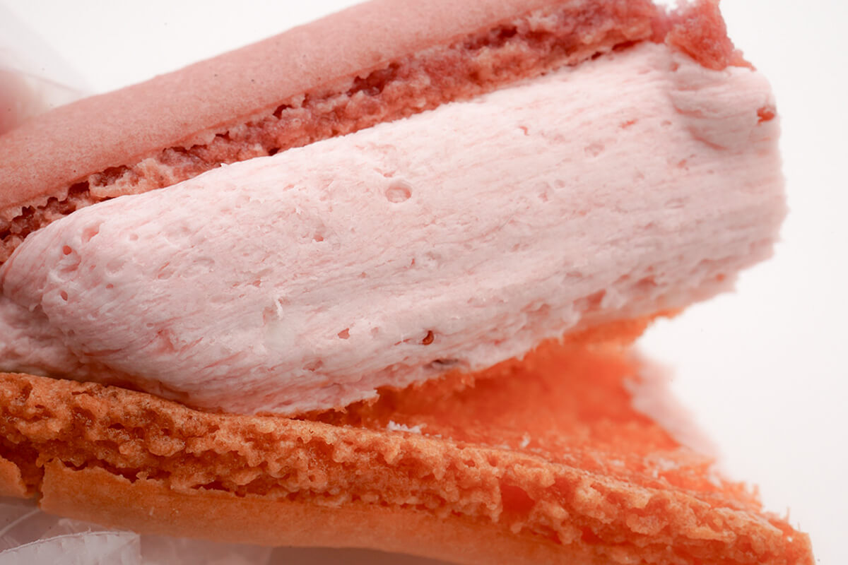 ファミリーマート「ピエール・エルメ アンソロジー監修 マカロンサンド イチゴ&バニラ」