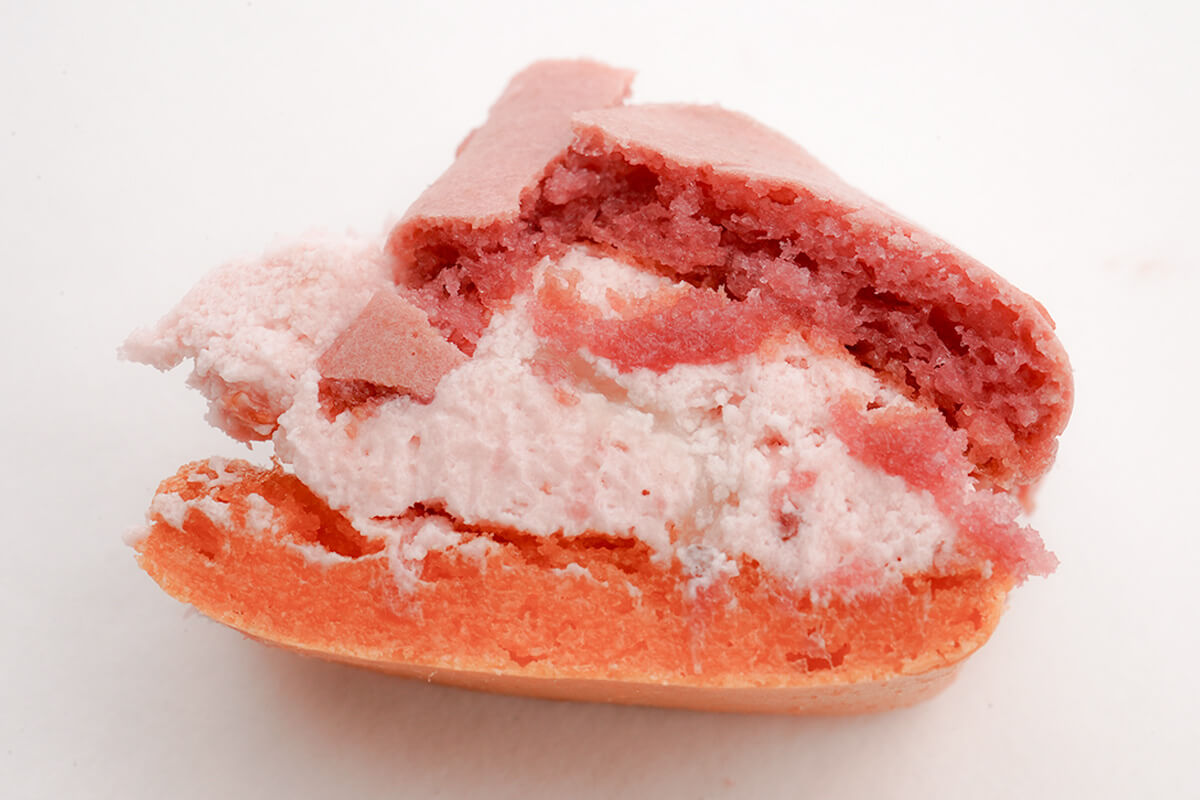 ファミリーマート「ピエール・エルメ アンソロジー監修 マカロンサンド イチゴ&バニラ」