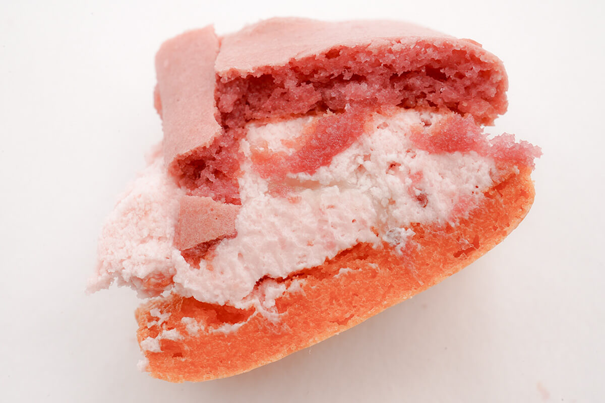 ファミリーマート「ピエール・エルメ アンソロジー監修 マカロンサンド イチゴ&バニラ」