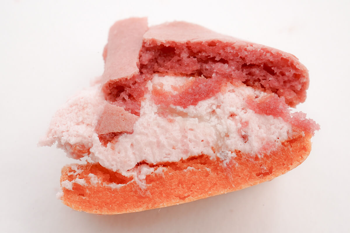 ファミリーマート「ピエール・エルメ アンソロジー監修 マカロンサンド イチゴ&バニラ」