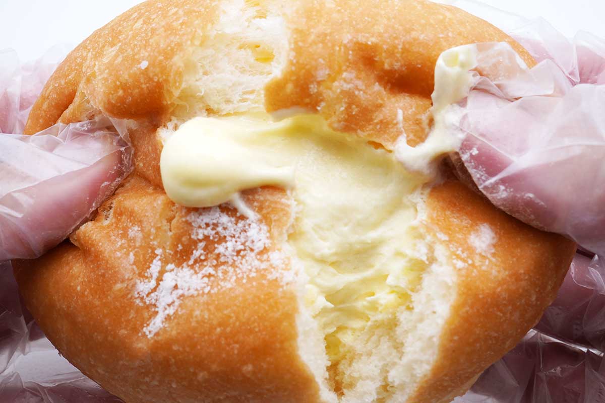 ファミマたっぷりダブルカスタードドーナツ