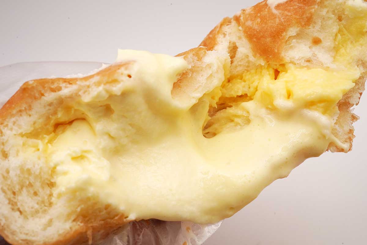 ファミマたっぷりダブルカスタードドーナツ