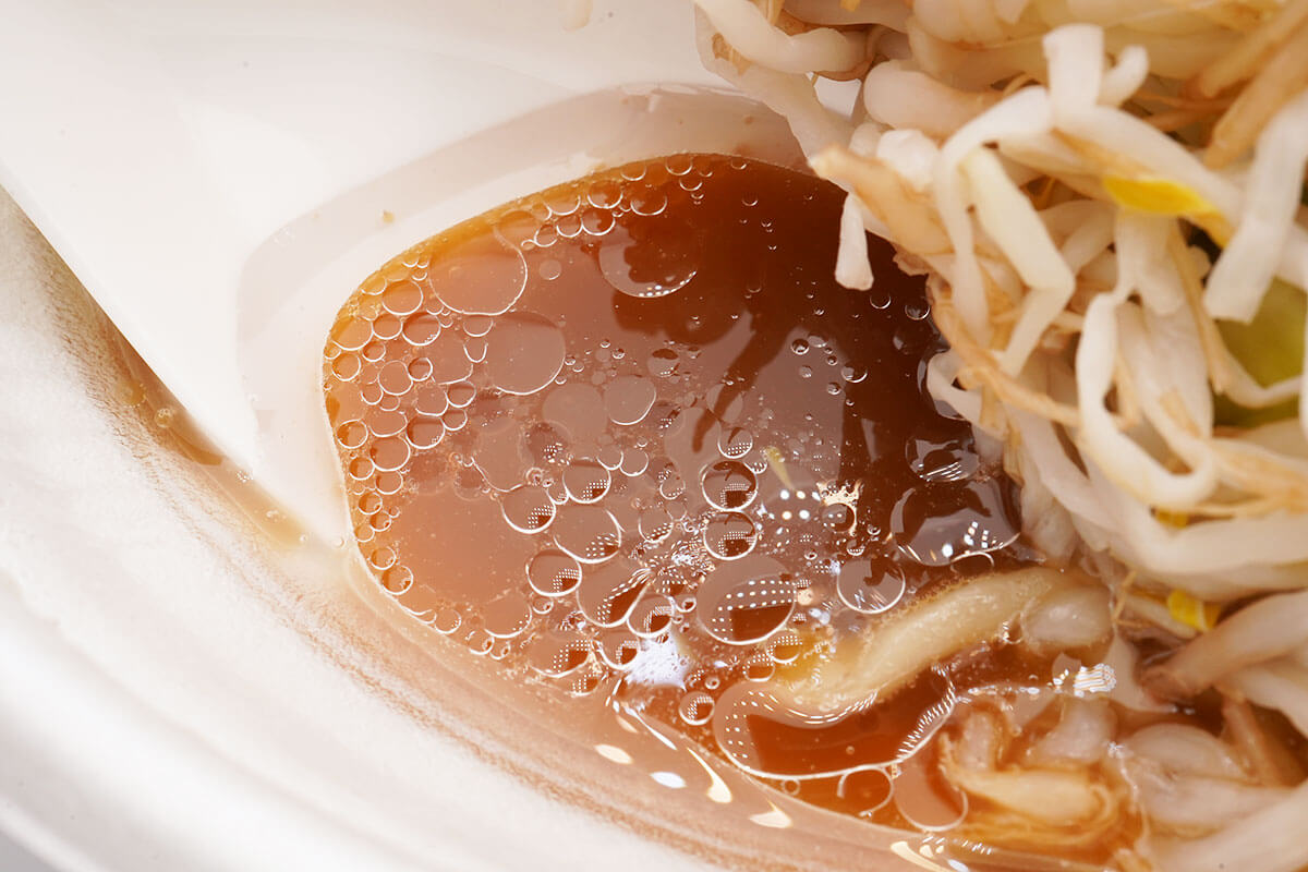 ファミマ45%増量「ラーメン荘 歴史を刻め監修 豚ラーメン」