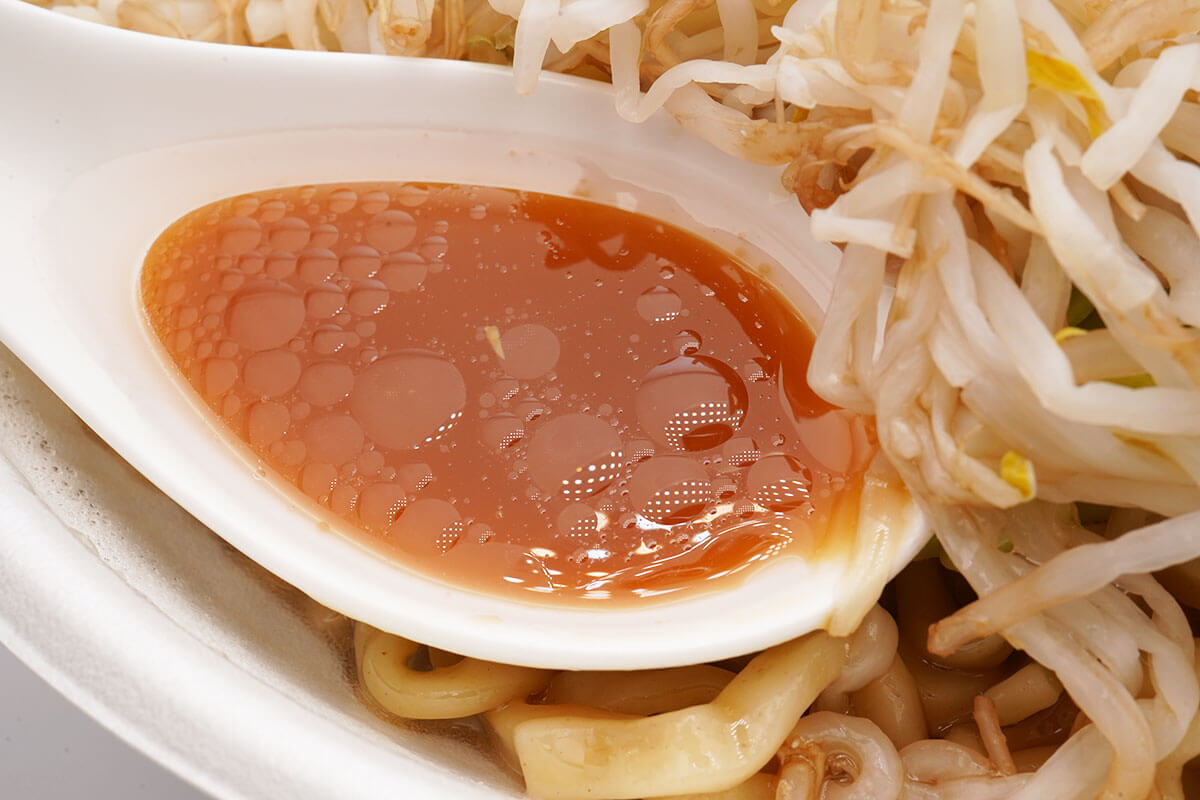 ファミマ45%増量「ラーメン荘 歴史を刻め監修 豚ラーメン」