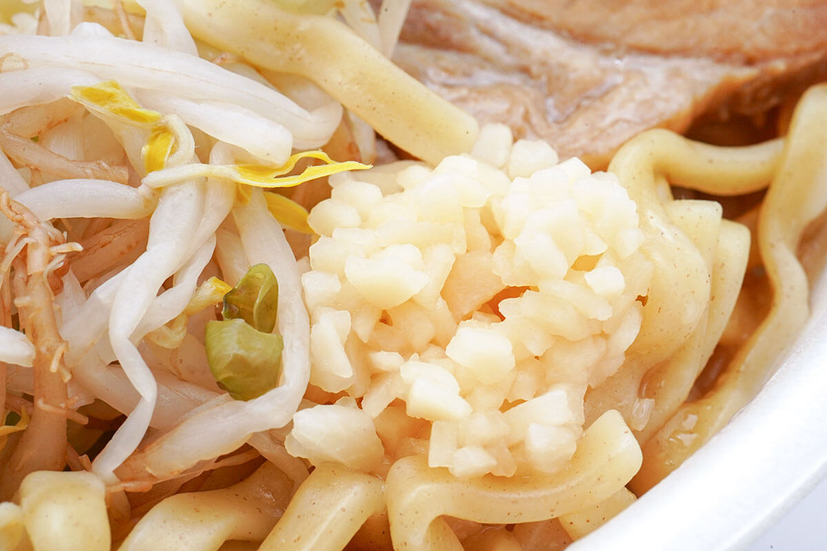 ファミマ45%増量「ラーメン荘 歴史を刻め監修 豚ラーメン」