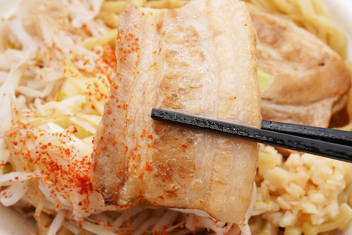 ファミマ45%増量「ラーメン荘 歴史を刻め監修 豚ラーメン」