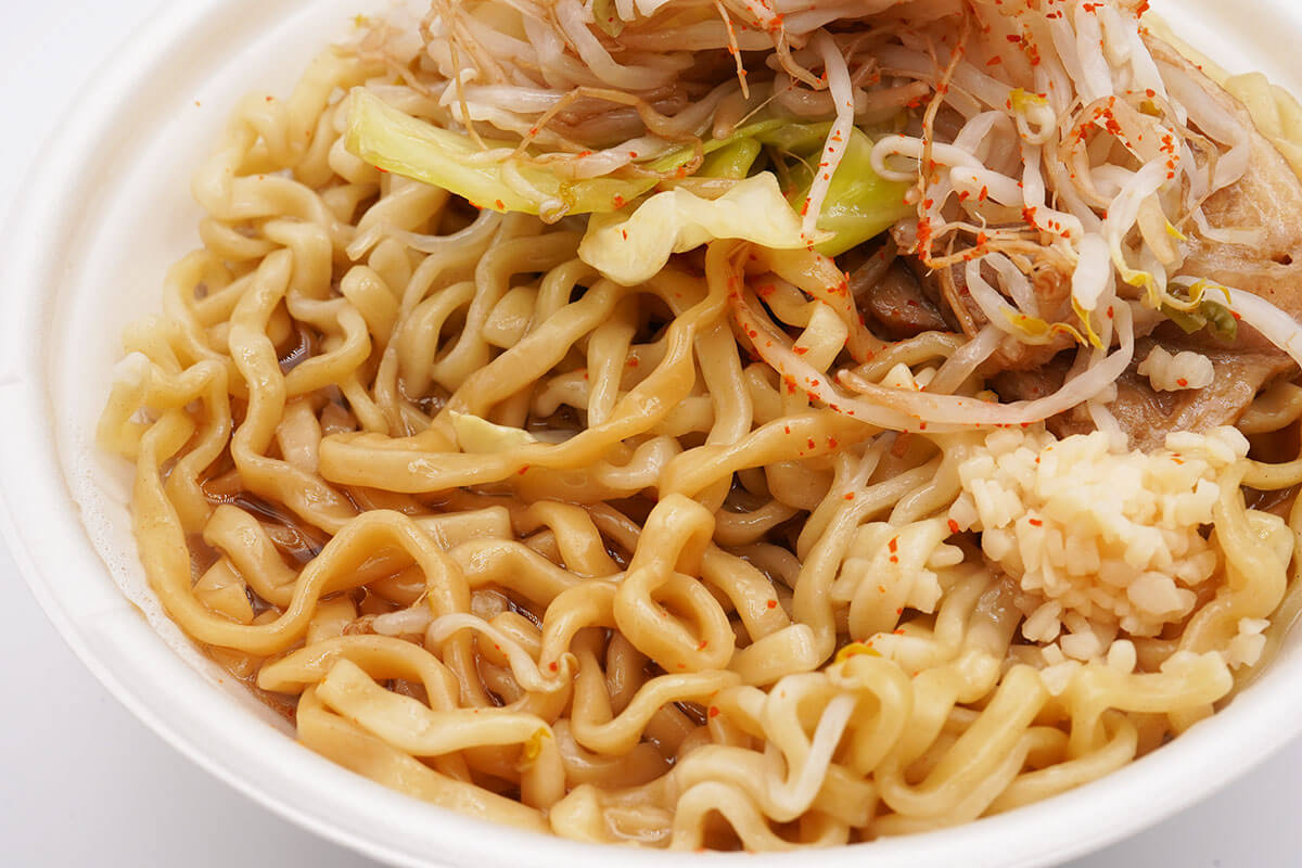 ファミマ45%増量「ラーメン荘 歴史を刻め監修 豚ラーメン」