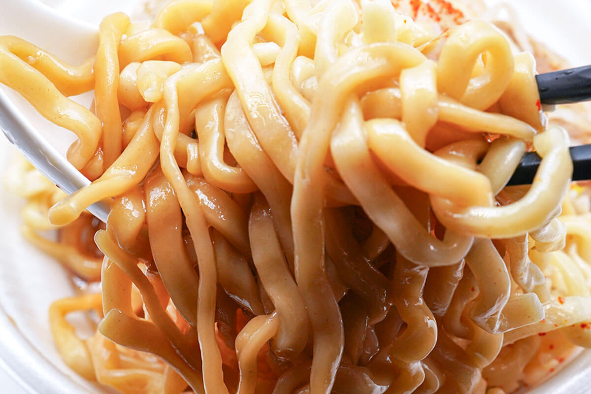 ファミマ45%増量「ラーメン荘 歴史を刻め監修 豚ラーメン」