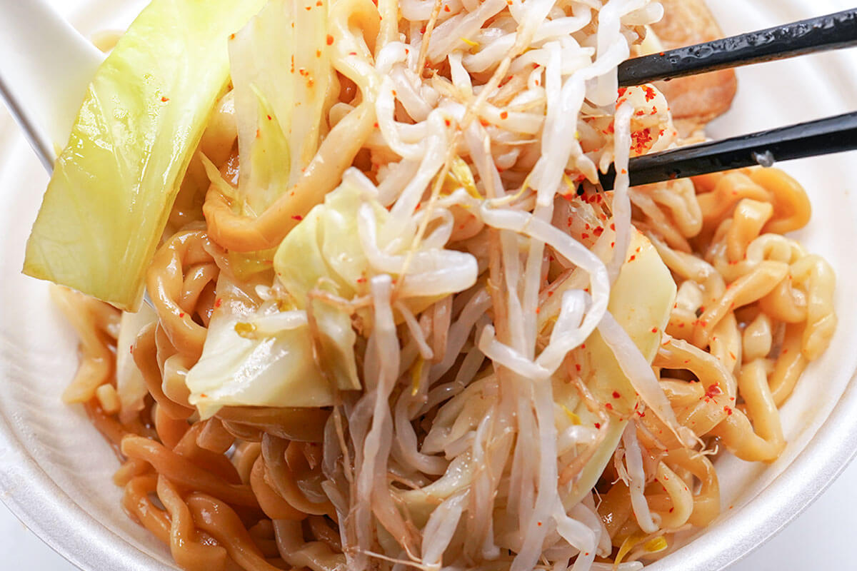 ファミマ45%増量「ラーメン荘 歴史を刻め監修 豚ラーメン」