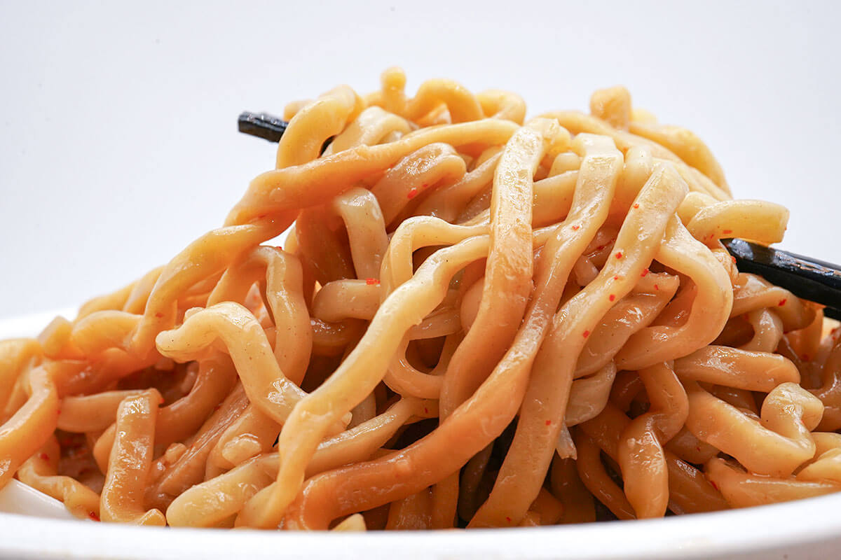 ファミマ45%増量「ラーメン荘 歴史を刻め監修 豚ラーメン」