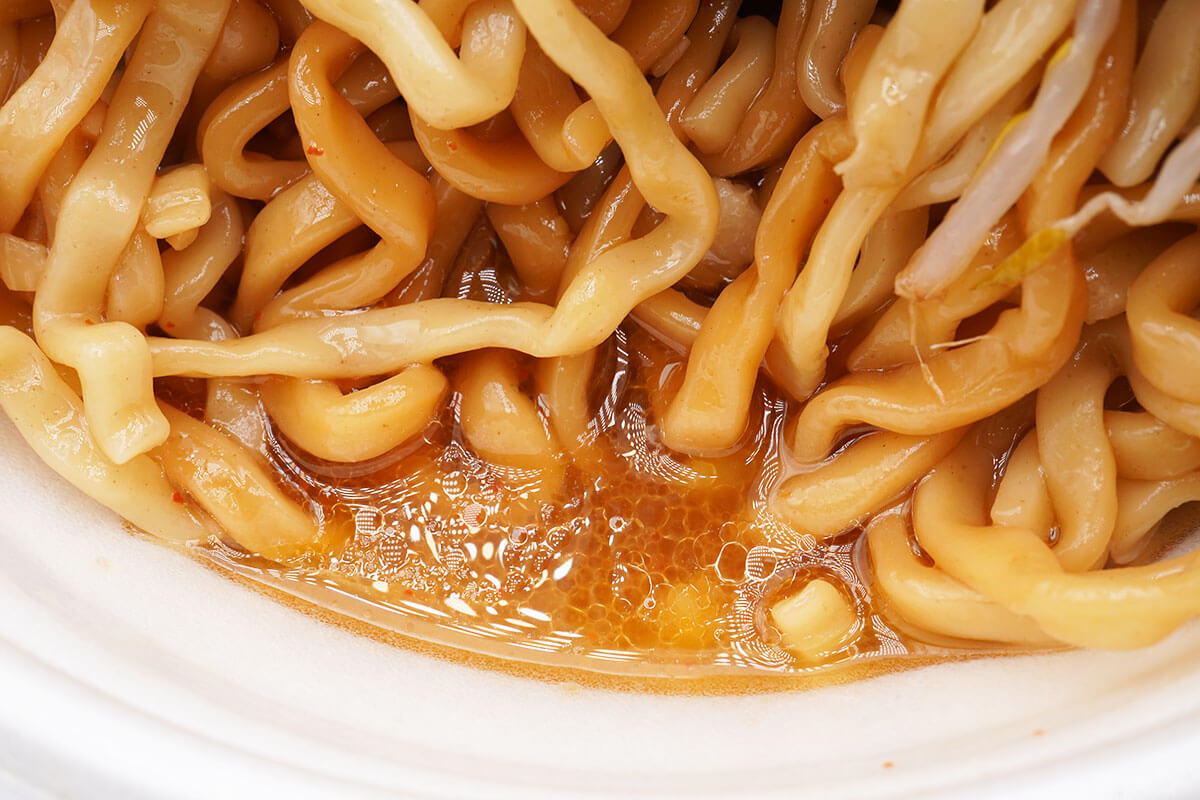 ファミマ45%増量「ラーメン荘 歴史を刻め監修 豚ラーメン」