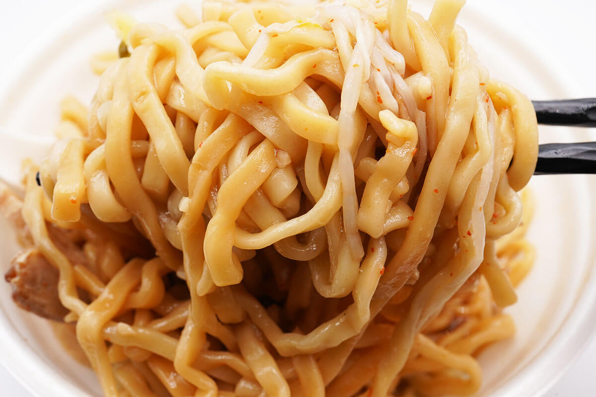 ファミマ45%増量「ラーメン荘 歴史を刻め監修 豚ラーメン」