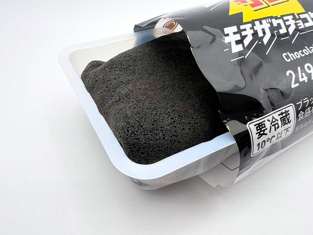 ファミマブラックサンダー　モチザクチョコクレープ