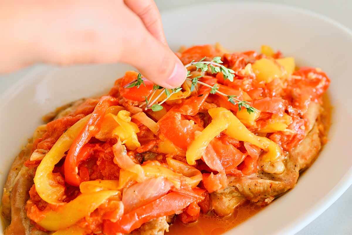 タサン志麻さん「鶏肉のバスク風煮込み」