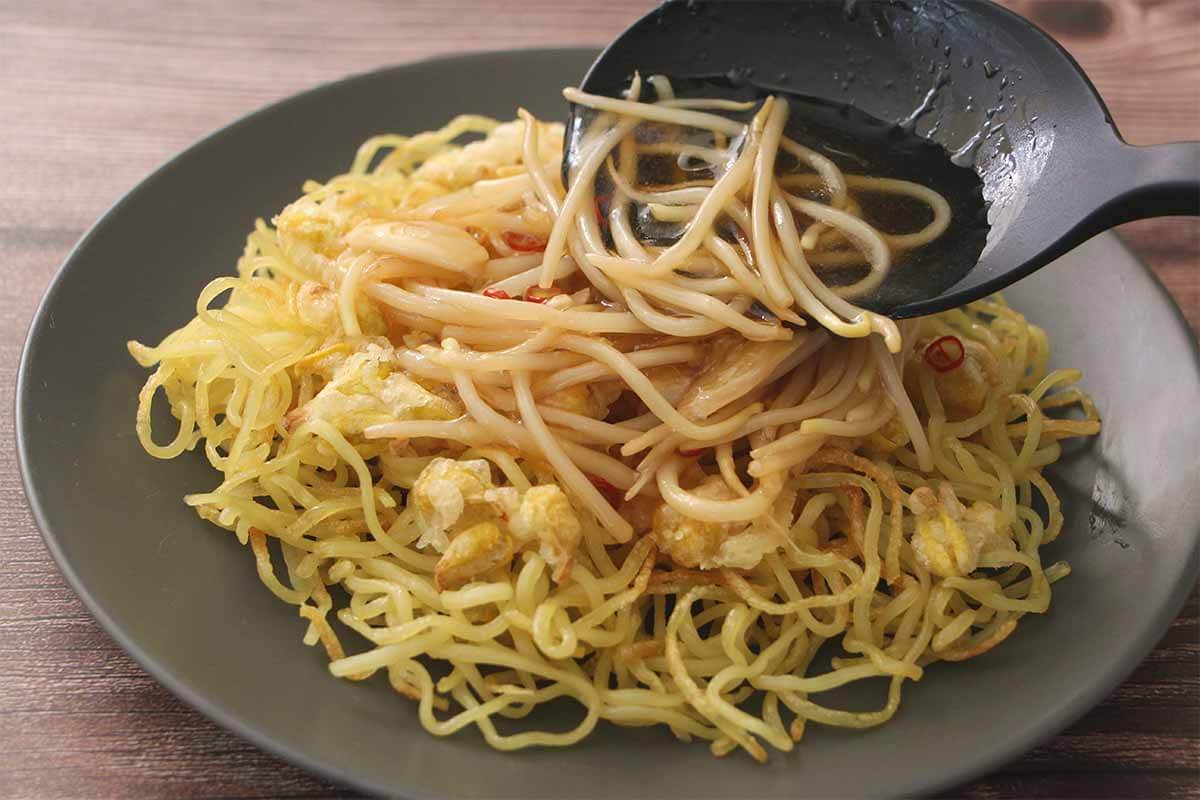 栗原はるみさん「豆もやしの黒酢あんかけ焼きそば」