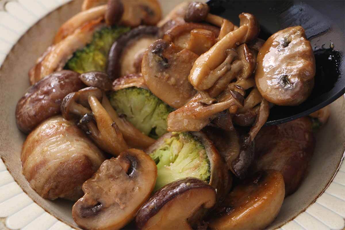 タサン志麻さん「ブロッコリーの肉巻き キノコソース」