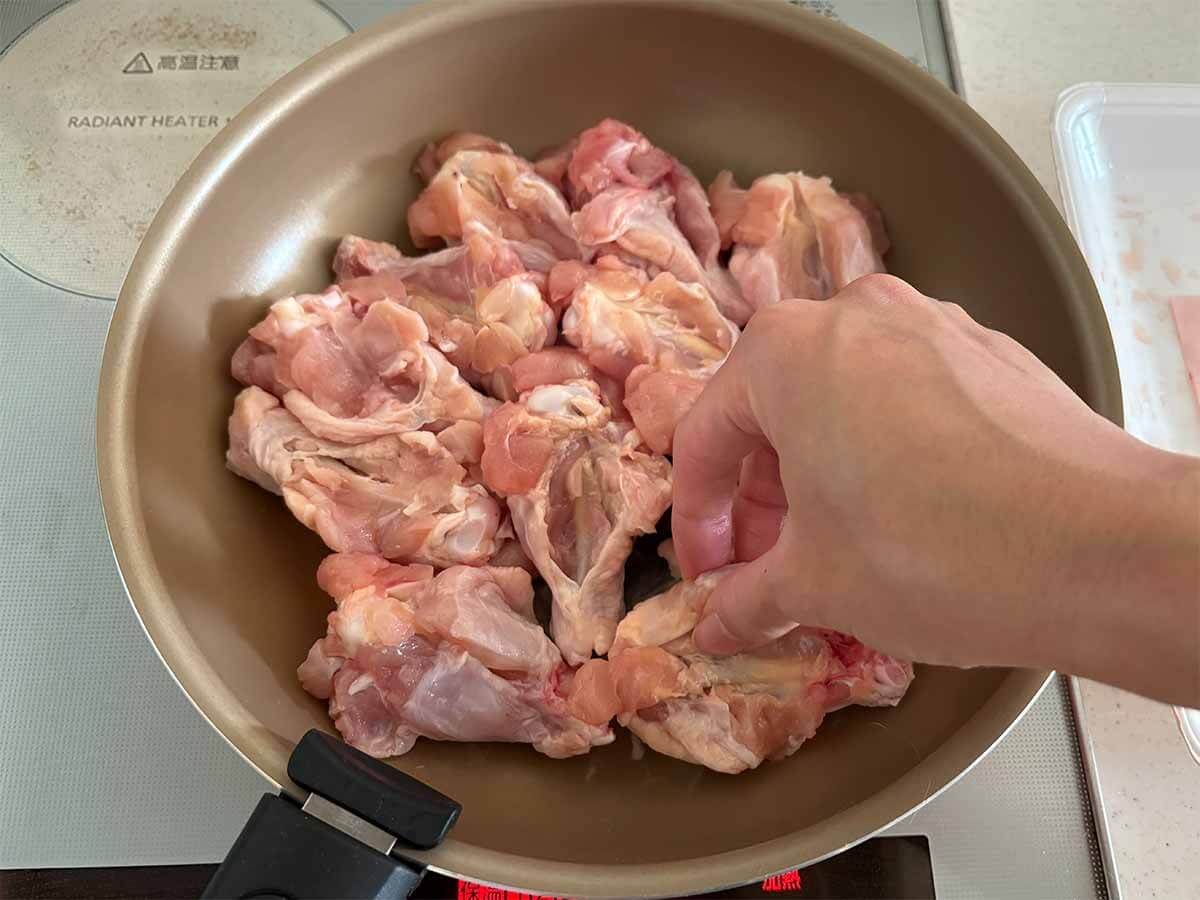 藤井恵さん「手羽元と卵とにんにくの酢しょうゆ煮」