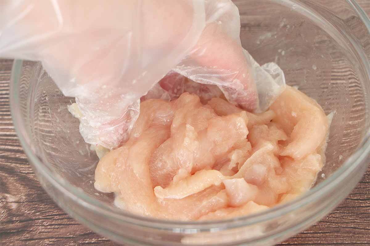 笠原将弘さん「鶏むね肉のタン塩風」