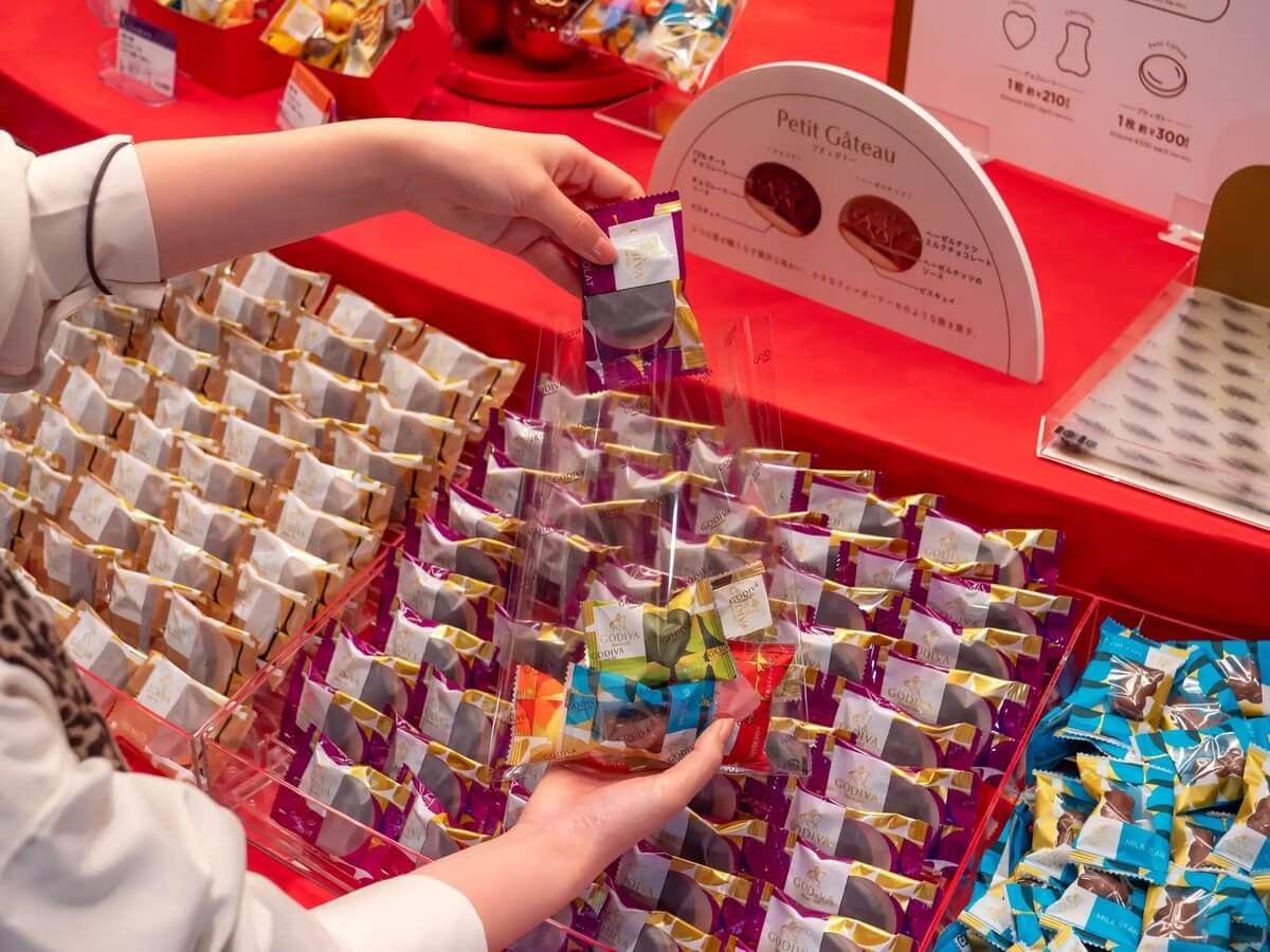 ゴディバ「ジョイフルミックス ホワイト ベア」