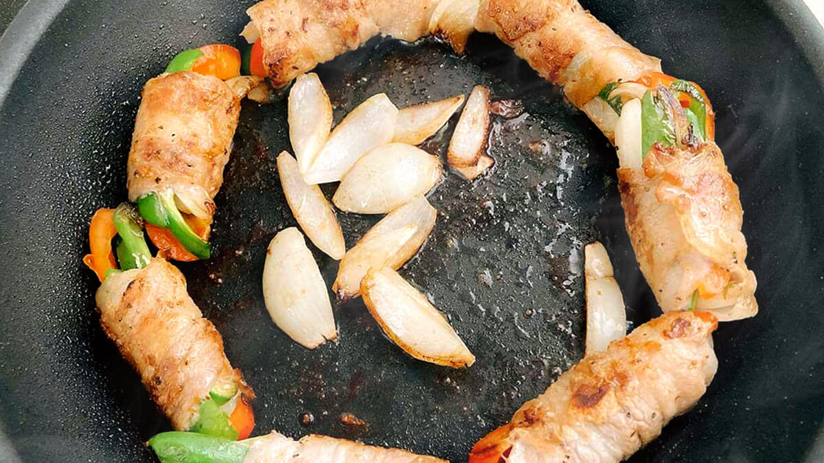 タサン志麻さんのレシピ「豚バラ肉巻き」冷蔵庫の余り野菜がごちそうに！