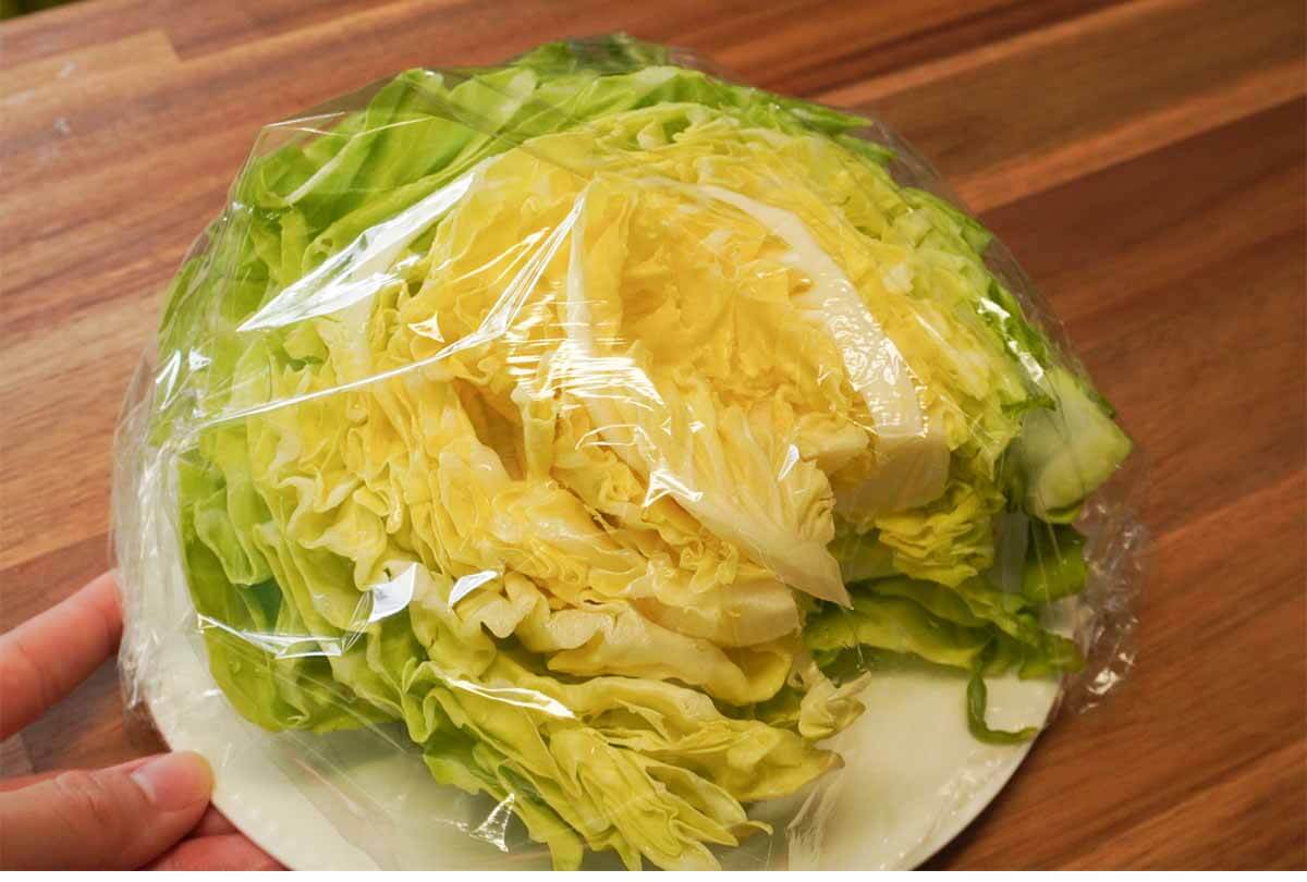 タサン志麻さん「春キャベツと生ハムのミルフィーユサラダ」