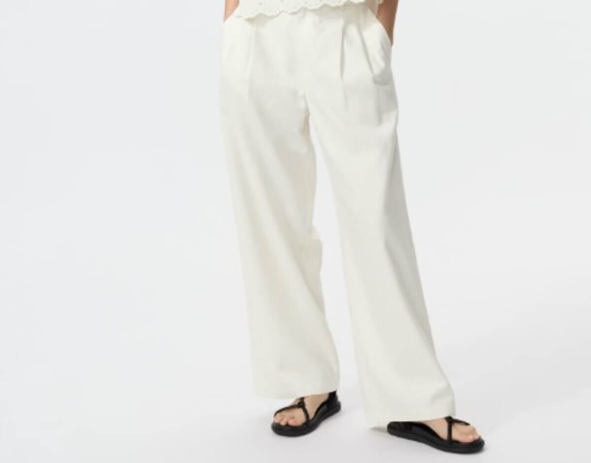 ユニクロ　リネンブレンドストレートパンツ