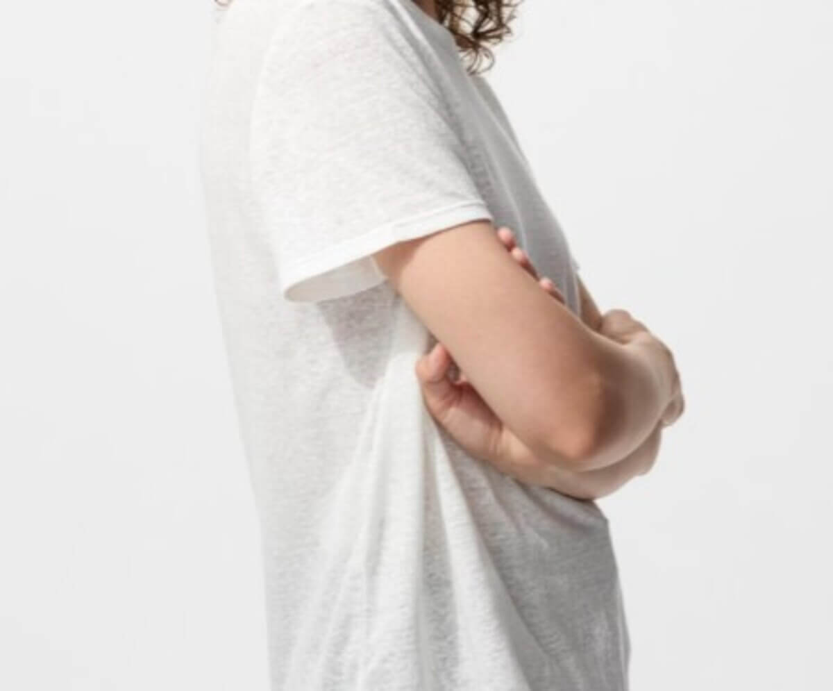 ユニクロ　リネンクルーネックT