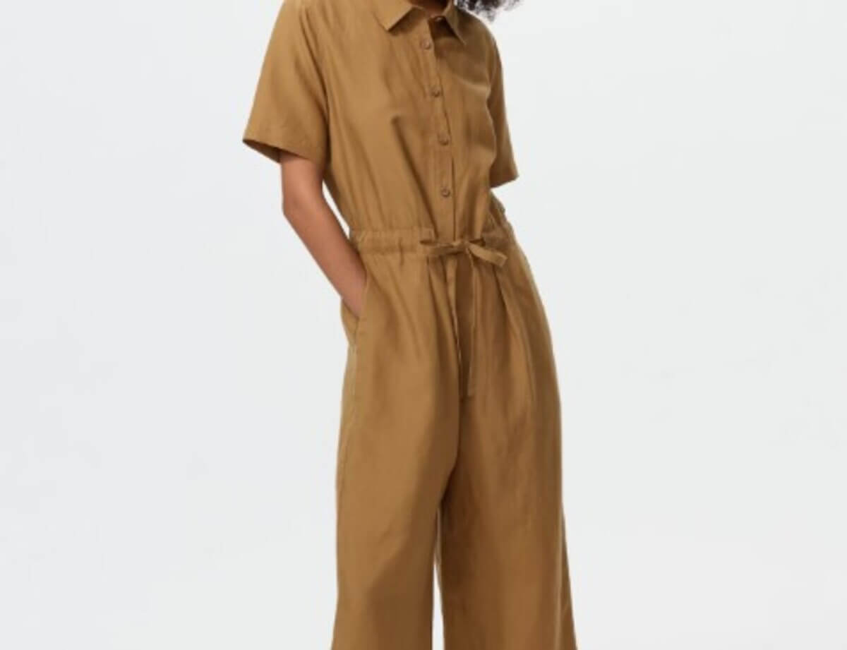 ユニクロ　リネンブレンドジャンプスーツ