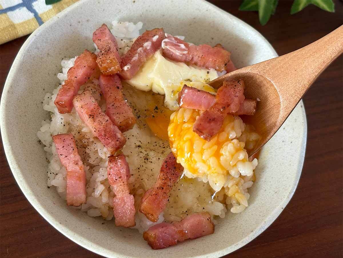 山本ゆりさん「ベーコンバターの卵かけごはん」