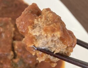 無印良品「素材を生かした トマトの煮込みハンバーグ」