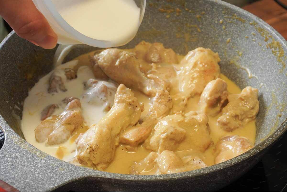 タサン志麻さん「鶏肉のディジョンマスタード煮」