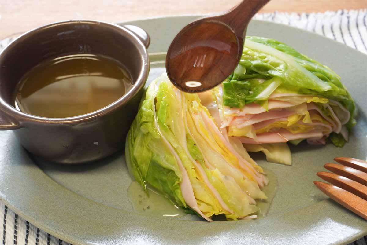 タサン志麻さん「春キャベツと生ハムのミルフィーユサラダ」