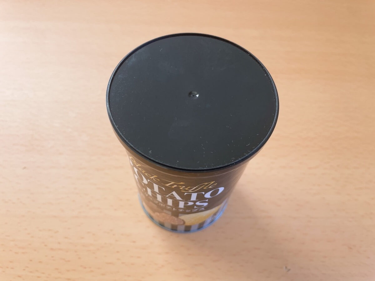 カルディ「黒トリュフポテトチップス」