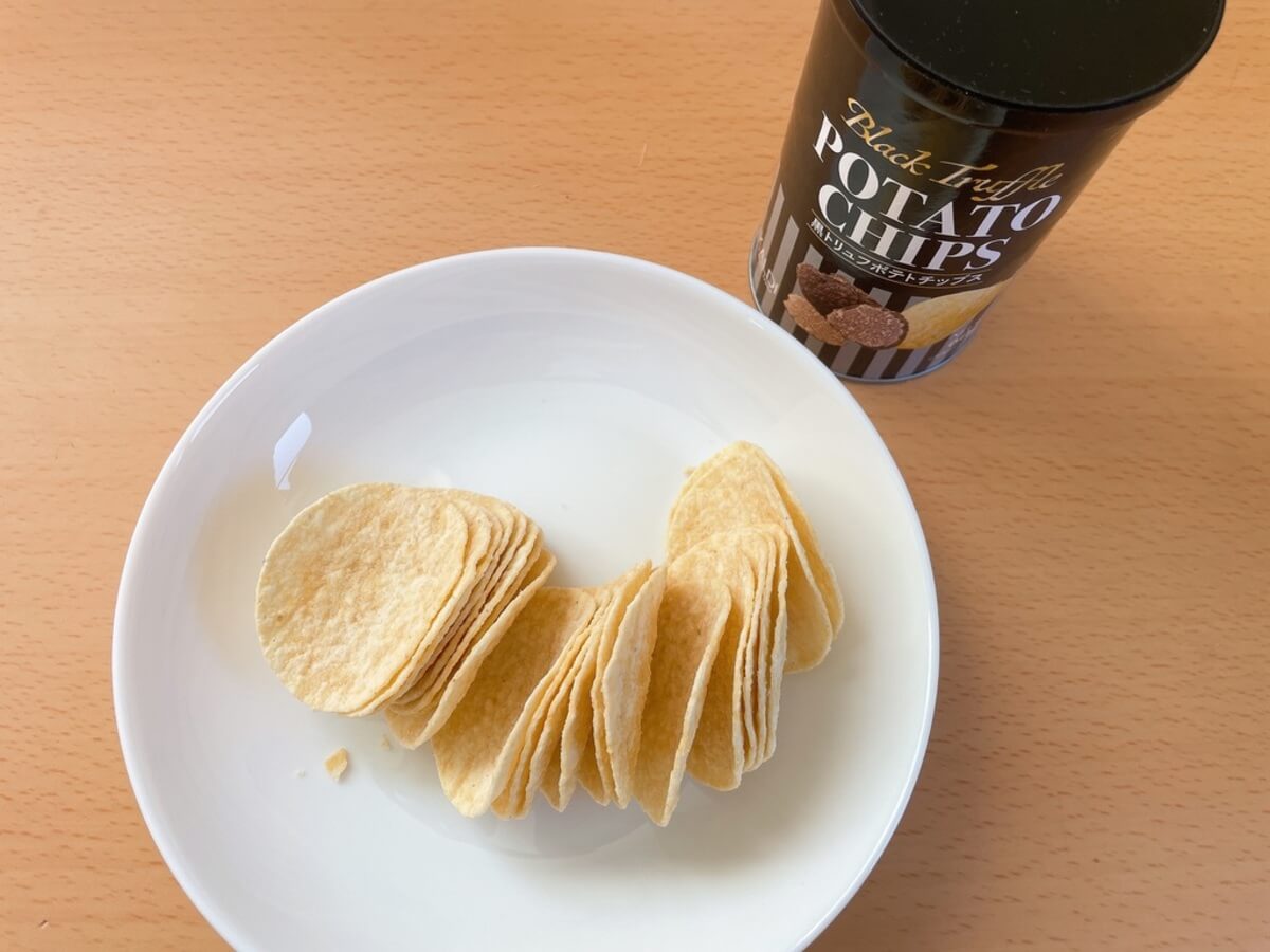カルディ「黒トリュフポテトチップス」