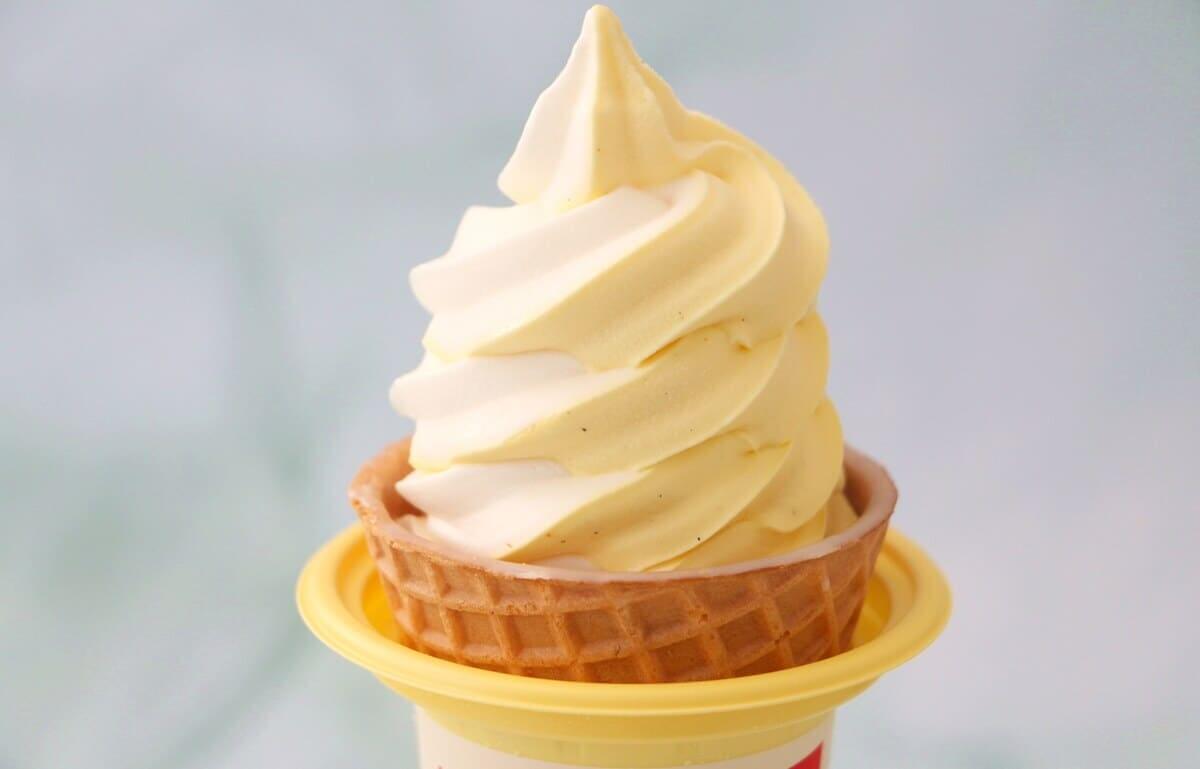 ファミマ「ワッフルコーンジャンボシュークリーム」