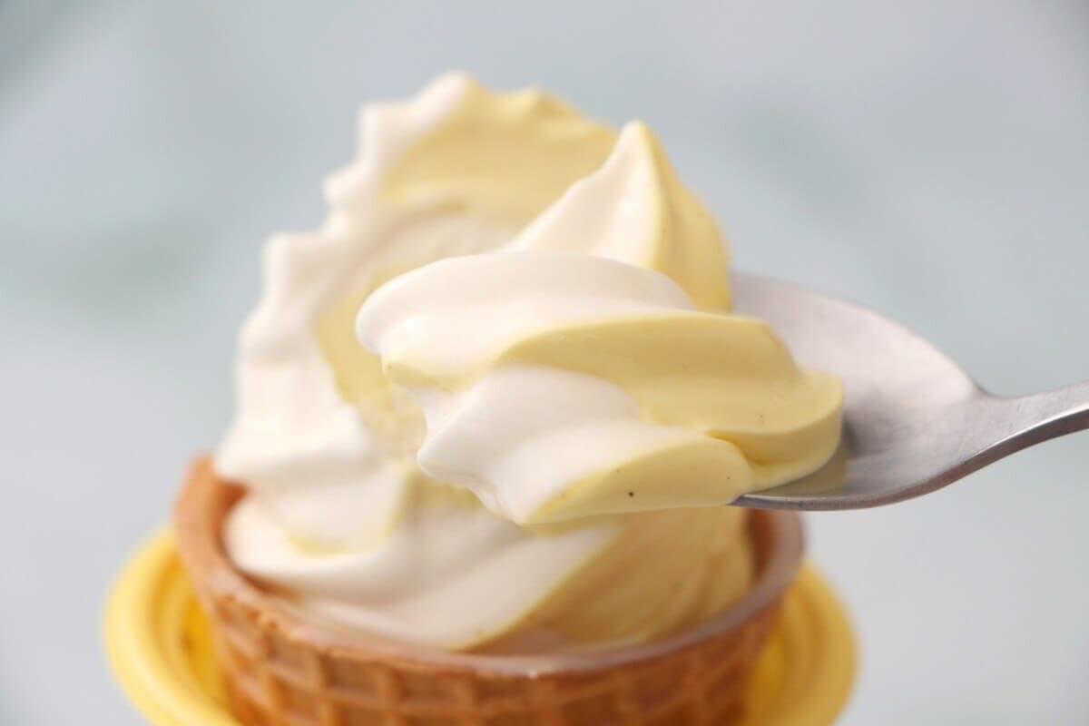 ファミマ「ワッフルコーンジャンボシュークリーム」