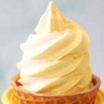 ファミマ「ワッフルコーンジャンボシュークリーム」