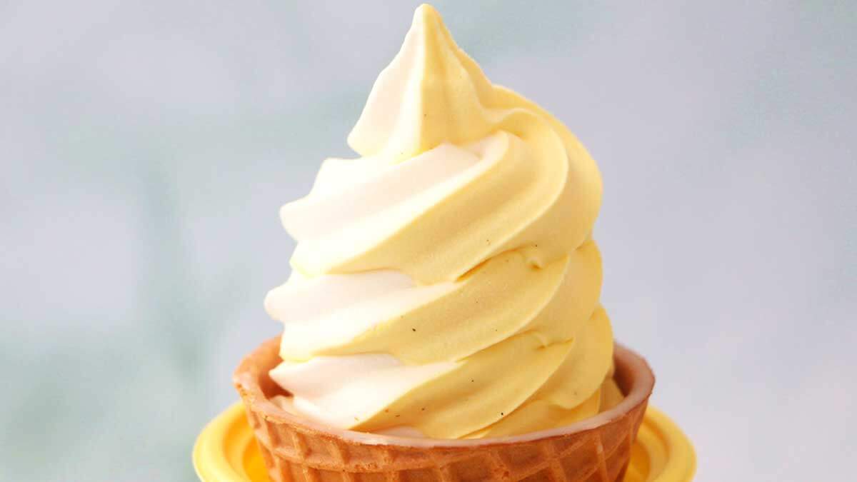 ファミマ「ワッフルコーンジャンボシュークリーム」