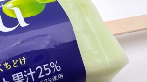 セブンイレブン「カンロじゅるるアイス シャインマスカット」