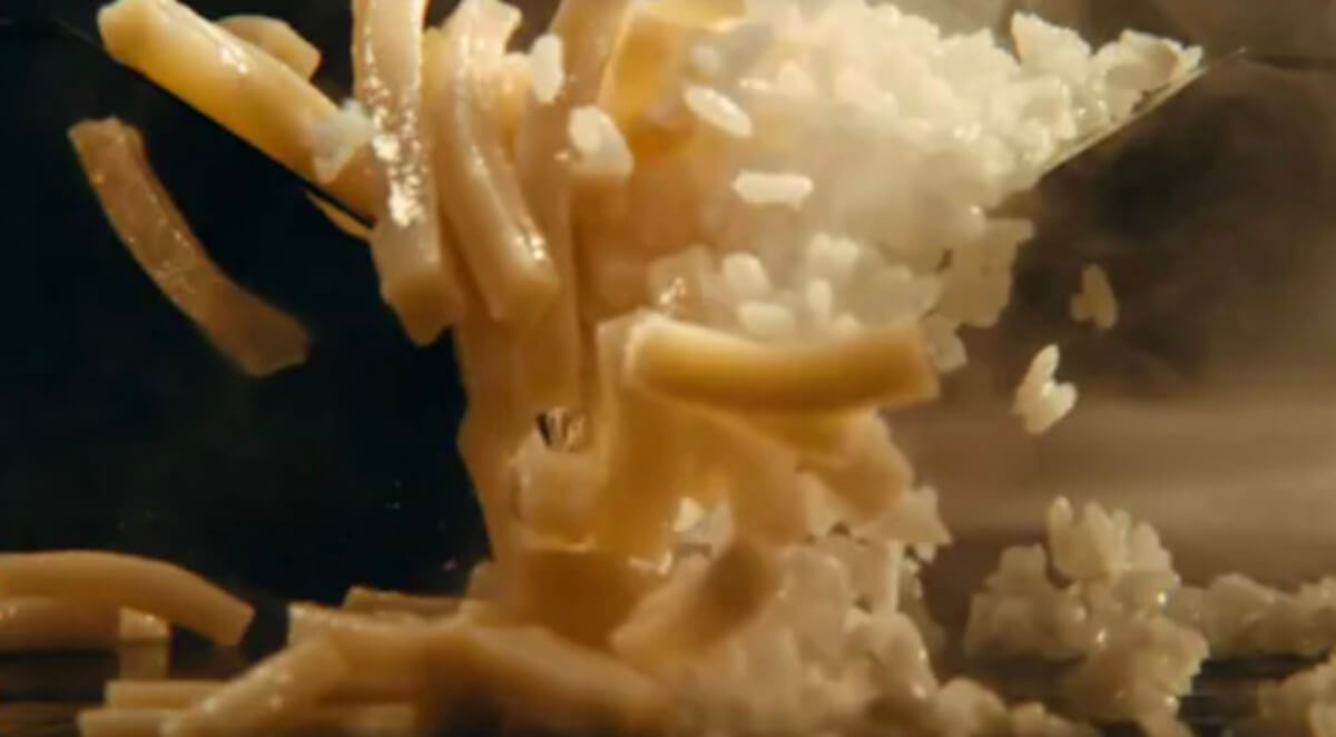 「うどんメシ やみつきソース味」