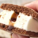 ファミマ「森永製菓 ティラミスケーキサンドアイス」