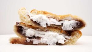 ファミリーマート【超も～っちりパン！】も～っちり食感ホイップあんぱん