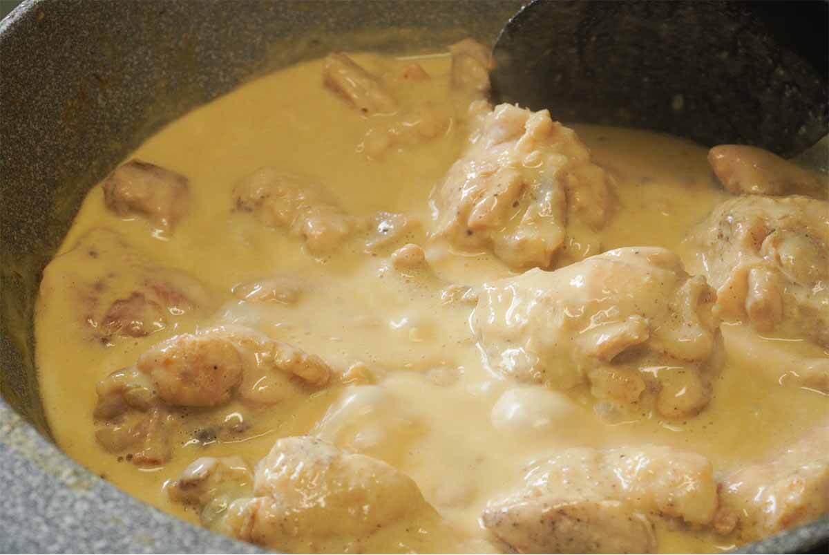 タサン志麻さん「鶏肉のディジョンマスタード煮」