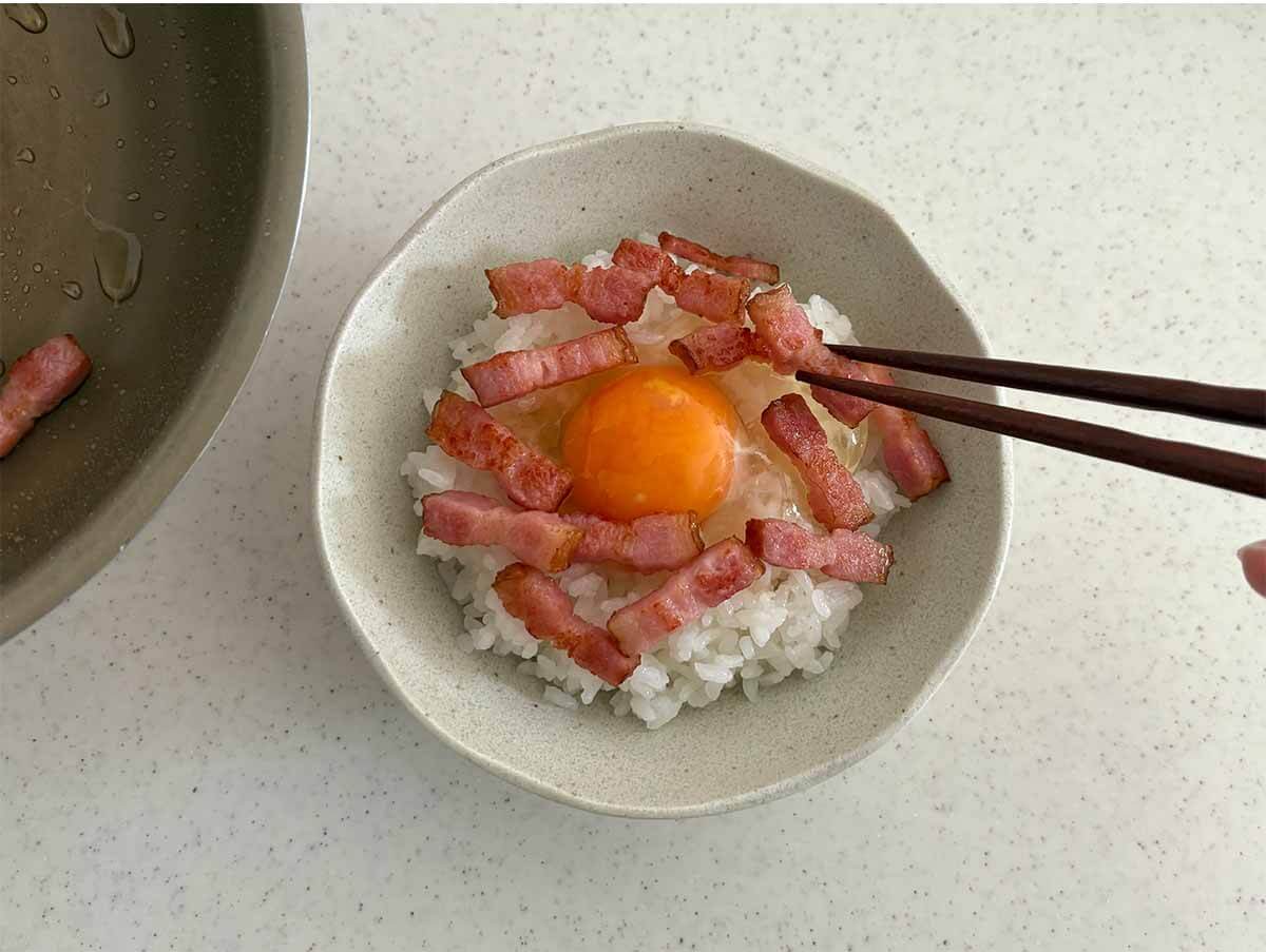 山本ゆりさん「ベーコンバターの卵かけごはん」