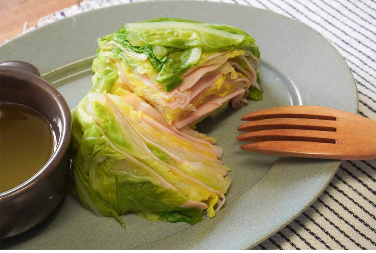 タサン志麻さん「春キャベツと生ハムのミルフィーユサラダ」