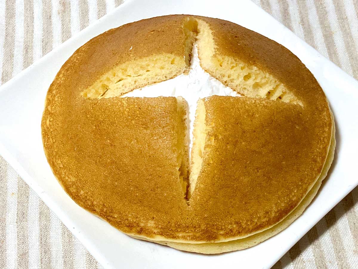 セブンイレブン「北海道牛乳のたっぷりホイップパンケーキ 1個入」